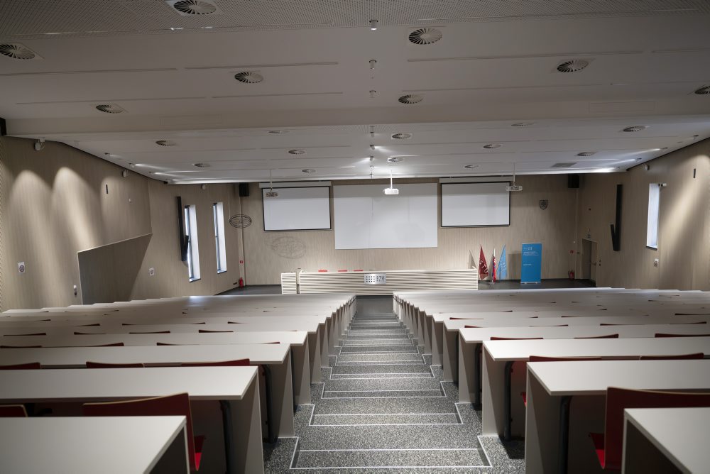 Fakulta informatiky a informačných technológií STU v Bratislave 