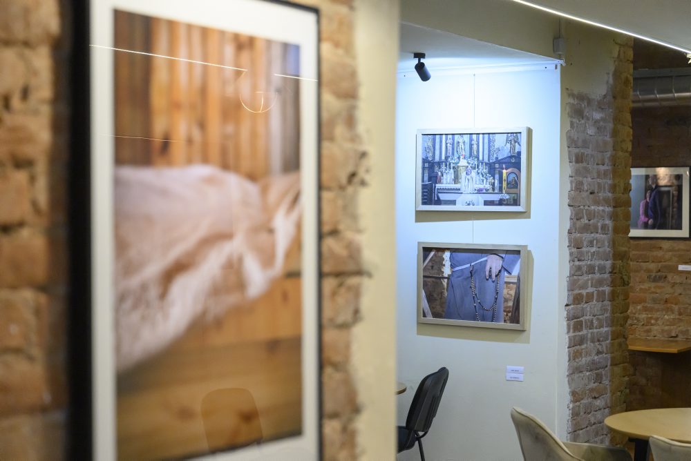 Poprad: Výstava Prah blízkosti v Tatranskej galérii prepája fotografiu a človeka