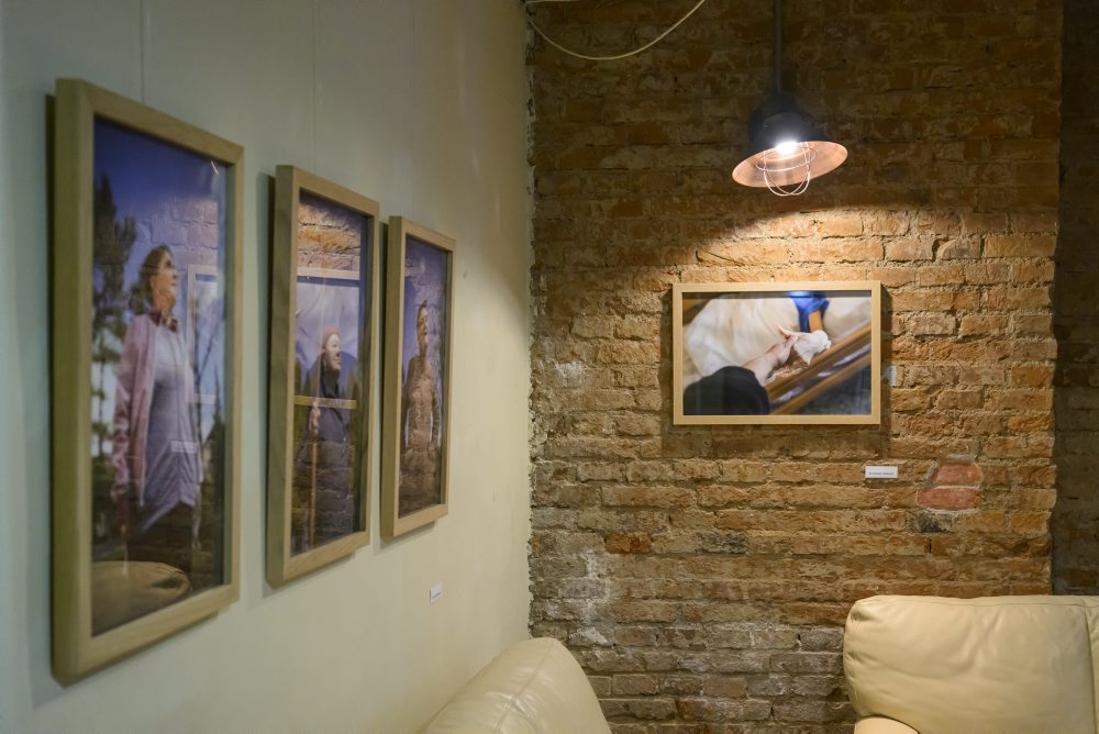 Poprad: Výstava Prah blízkosti v Tatranskej galérii prepája fotografiu a človeka
