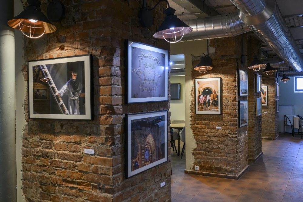 Poprad: Výstava Prah blízkosti v Tatranskej galérii prepája fotografiu a človeka