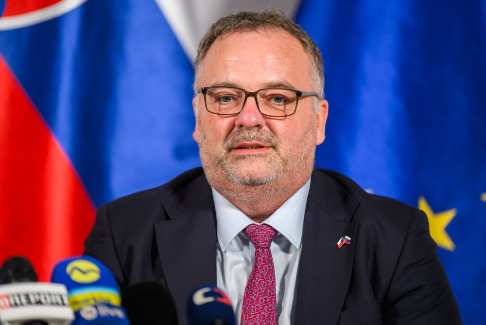 Tlačová konferencia ministra dopravy SR Jozefa Ráža, ministra dopravy Českej republiky Ivana Bednárika a generálneho riaditeľa Železníc SR Miroslava Garaja k vysokorýchlostnej trati 