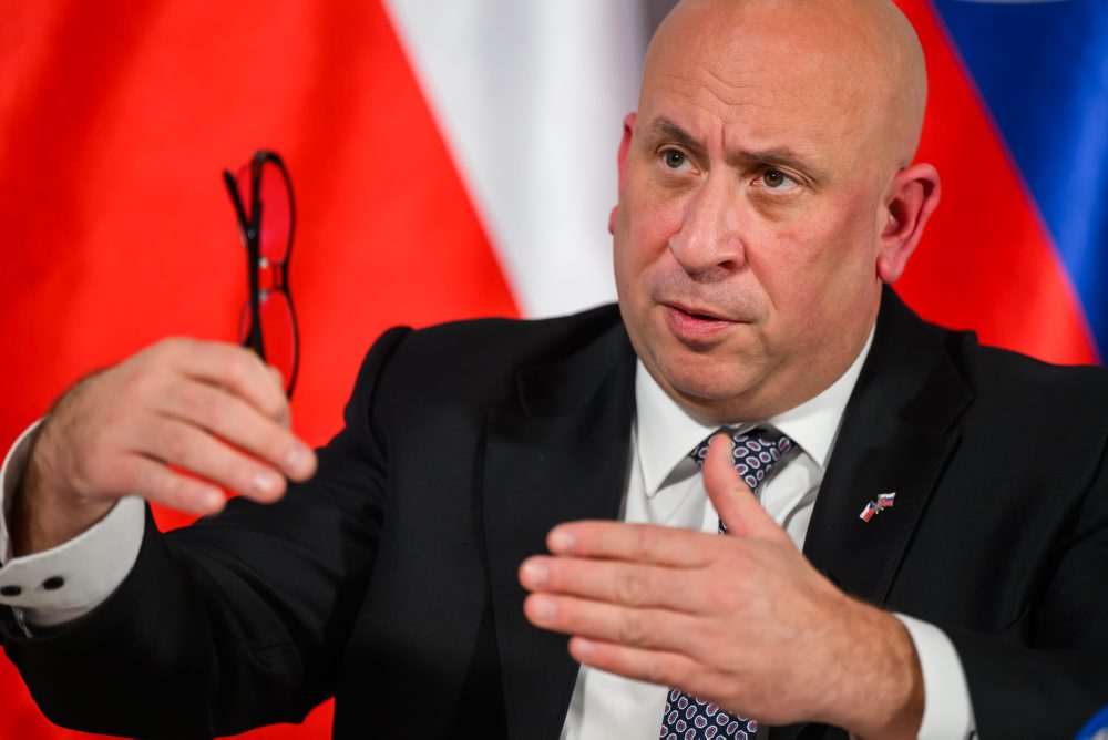 Tlačová konferencia ministra dopravy SR Jozefa Ráža, ministra dopravy Českej republiky Ivana Bednárika a generálneho riaditeľa Železníc SR Miroslava Garaja k vysokorýchlostnej trati 