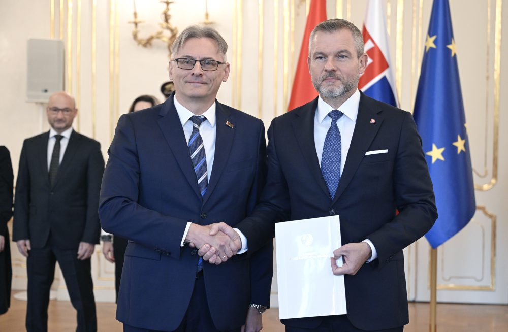 Prezident Peter Pellegrini odovzdal poverovacie listiny trom novým veľvyslancom SR