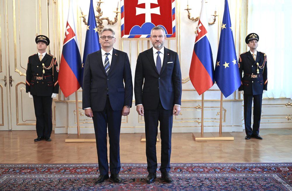 Prezident Peter Pellegrini odovzdal poverovacie listiny trom novým veľvyslancom SR