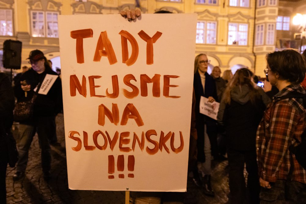 Protest proti snahe vlády Andreja Babiša zrušiť koncesionárske poplatky v Prahe 