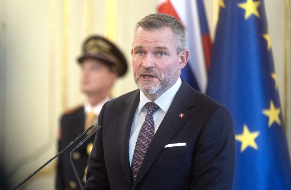 Prezident zatiaľ nevymenuje F. Kuffu za ministra, počká si na výklad ÚS