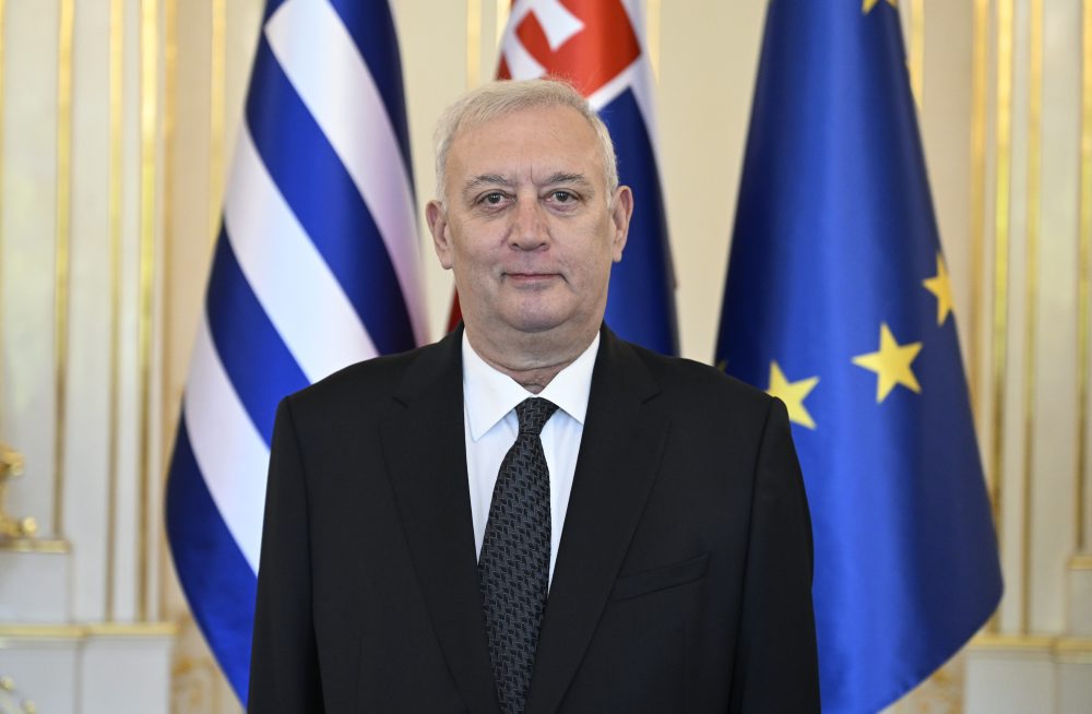 Štyria noví veľvyslanci v SR odovzdali prezidentovi Petrovi Pellegrinimu poverovacie listiny 