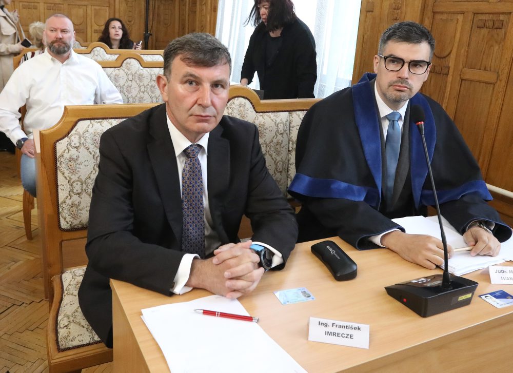Začal sa proces v kauze Očistec, na súd prišli všetci desiati obžalovaní