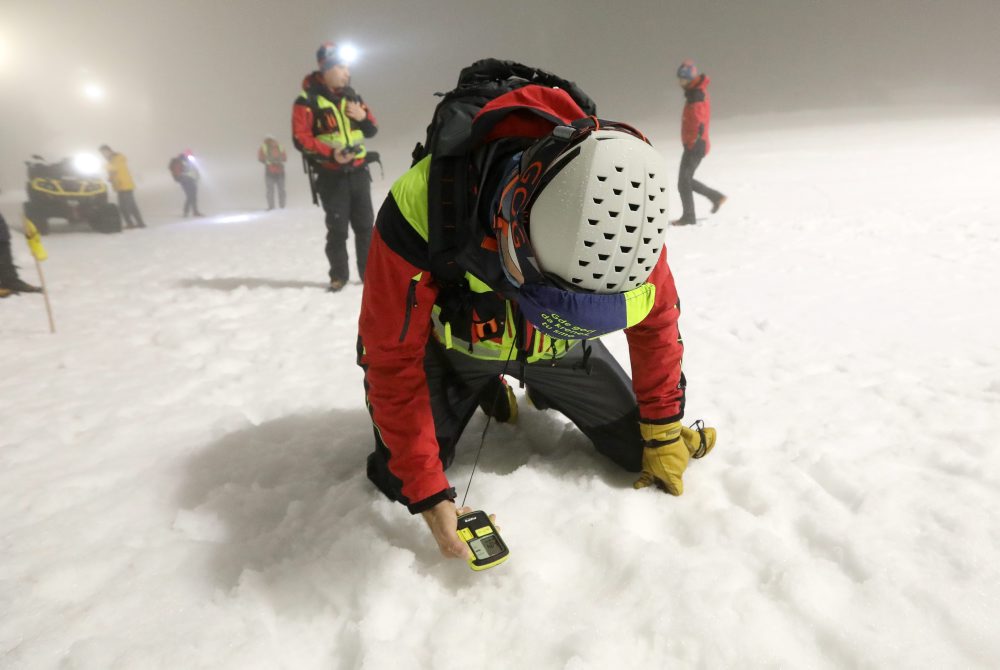 Horskí záchranári na Donovaloch precvičujú lavínovú záchranu