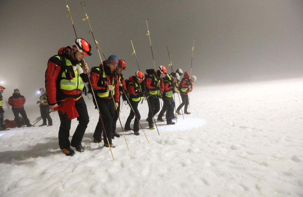 Horskí záchranári na Donovaloch precvičujú lavínovú záchranu