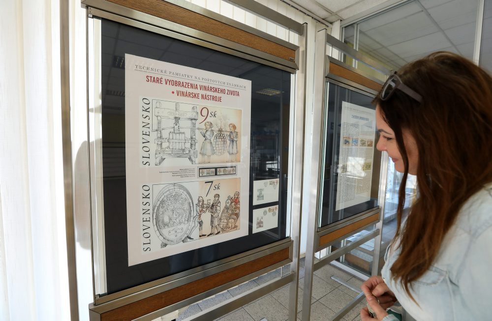 Výstava "Technické pamiatky na poštových známkach" v V Poštovom múzeu Slovenskej pošty v Banskej Bystrici