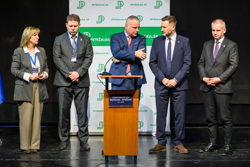 Tlačová konferencia po výjazdovom rokovaní vlády SR v Petržalke
