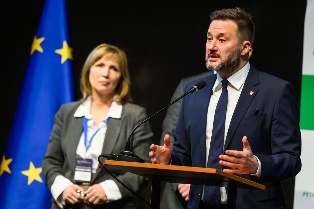 Tlačová konferencia po výjazdovom rokovaní vlády SR v Petržalke