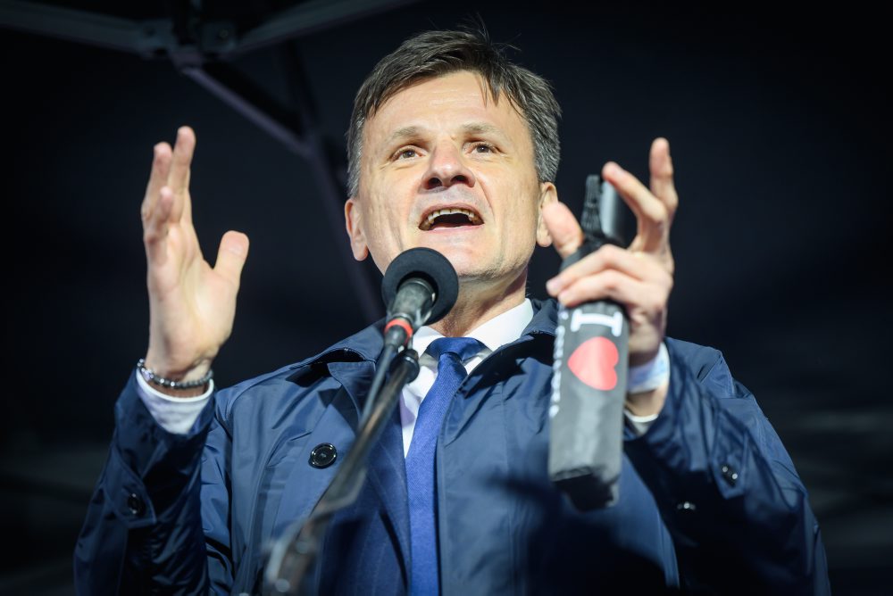 Protest hnutia Progresívne Slovensko pred budovou NRSR v Bratislave