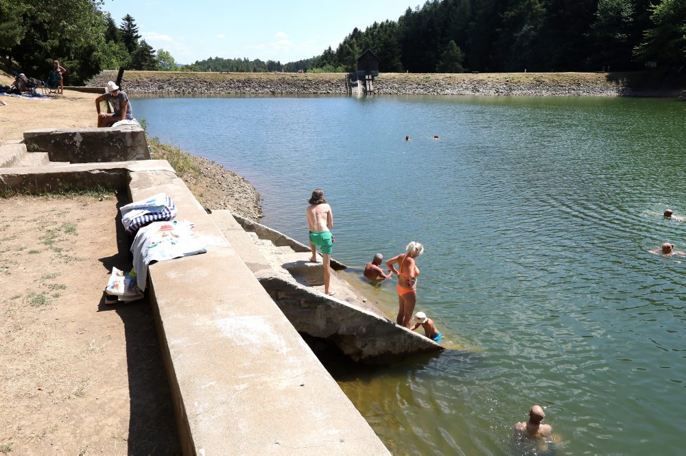 Pre nízku hladinu vody odpojili na Klingeri plávajúci pontón