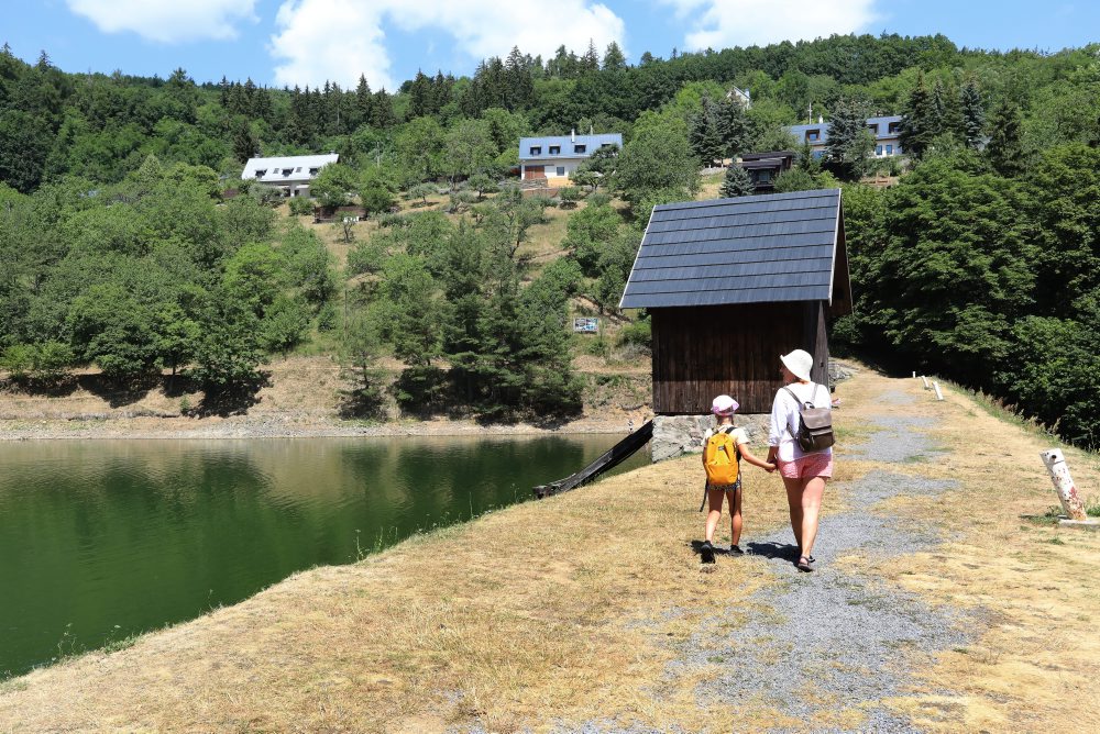 Pre nízku hladinu vody odpojili na Klingeri plávajúci pontón