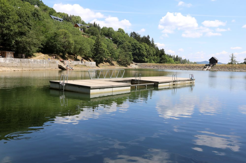Pre nízku hladinu vody odpojili na Klingeri plávajúci pontón