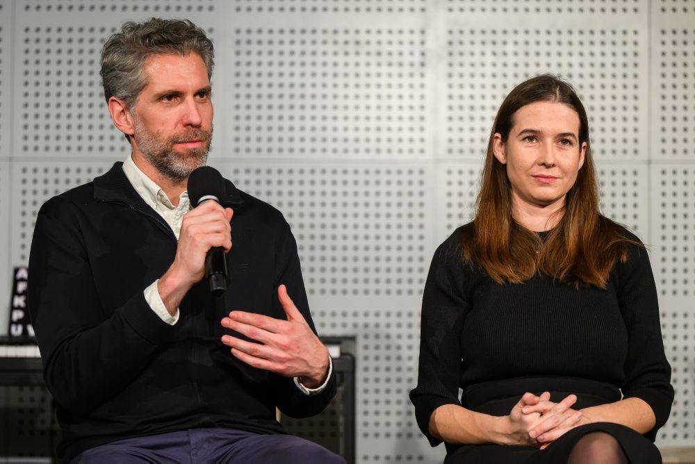 TK Slovenského národného divadla k premiére inscenácie pôvodnej hry Lucie Mihálovej a Petra Mazalána na tému autizmu: Etudy