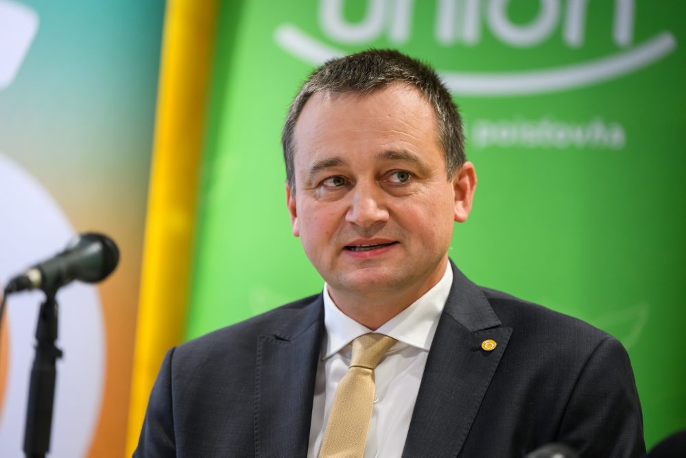 Union ZP a Dôvera podpísali zmluvu o prevode akcií, spoja sa do jednej poisťovne