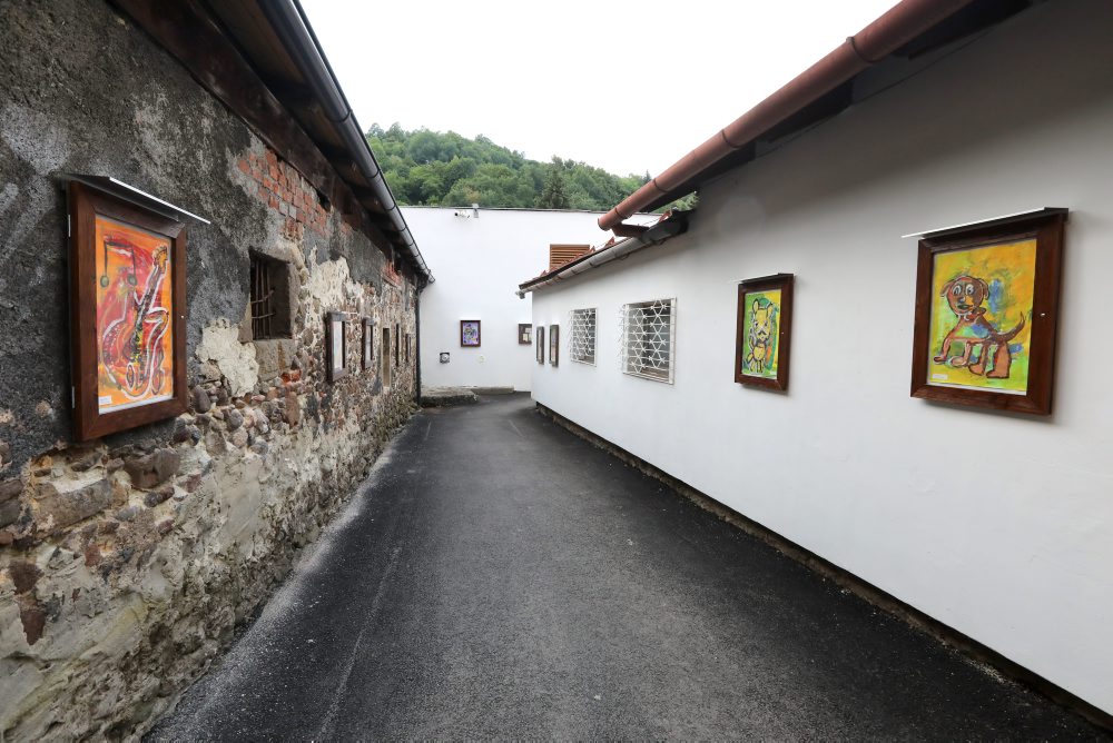 V Kremnici pribudla nová atrakcia, pouličná obrazová galéria