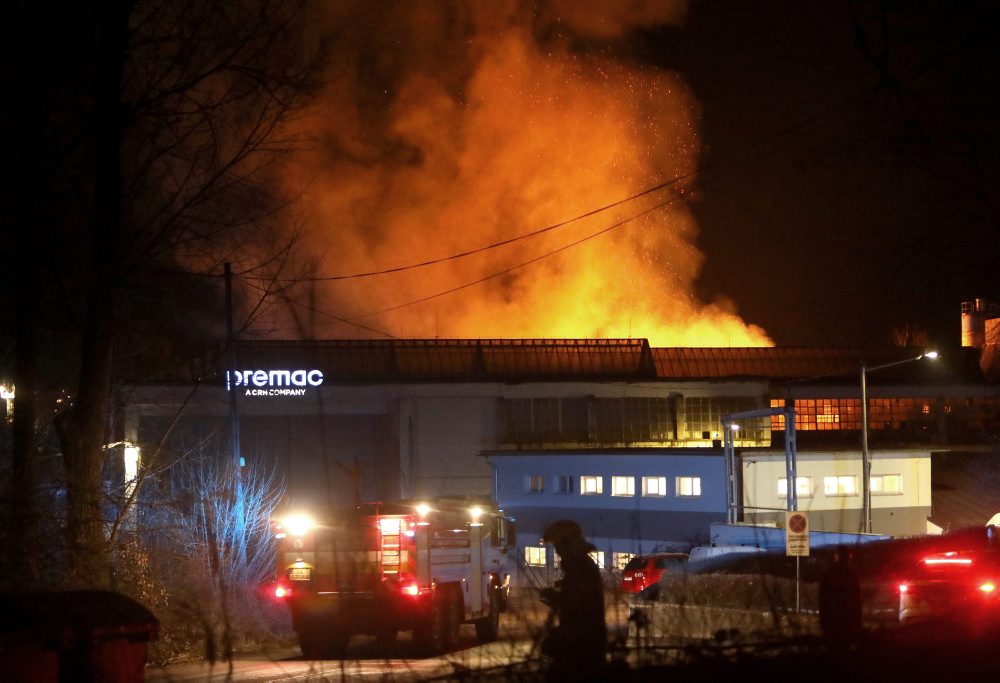 HaZZ: Vo Zvolene horí výrobná hala