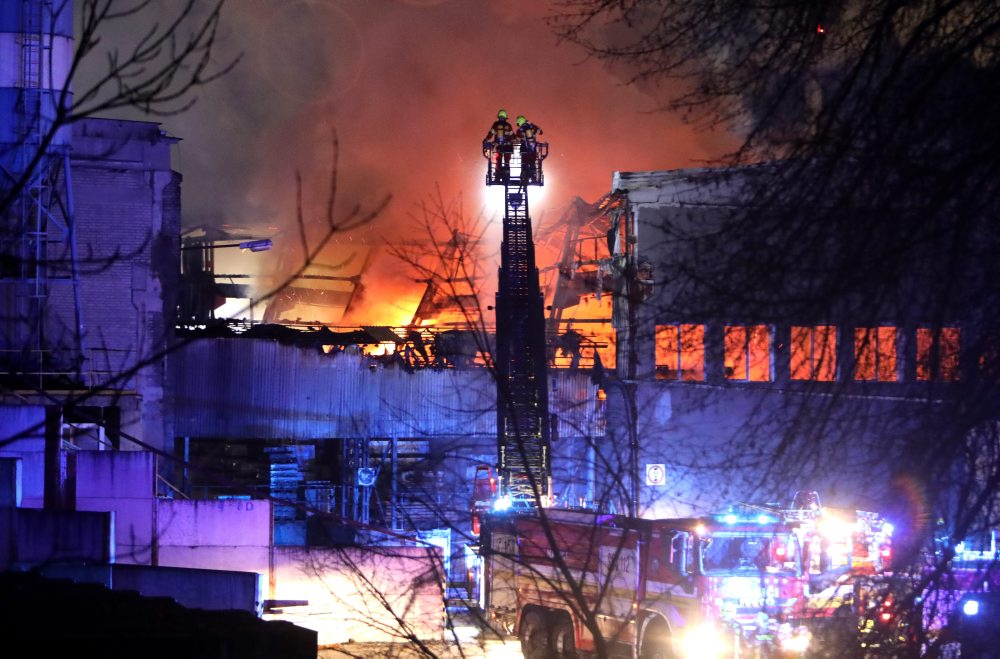 HaZZ: Vo Zvolene horí výrobná hala