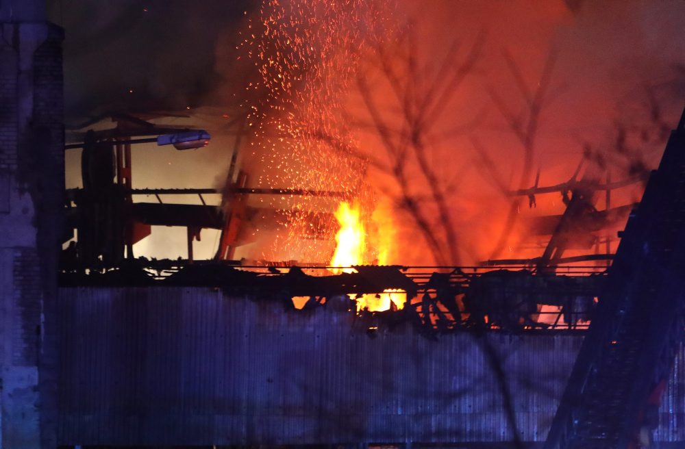 HaZZ: Vo Zvolene horí výrobná hala