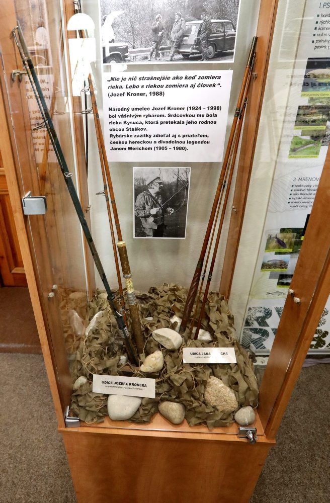 V spolupráci so Stredoslovenským múzeom sprístupnili v Tihányiovskom kaštieli v Banskej Bystrici výstavu RYBY a RYBÁRI