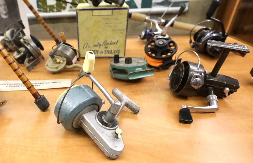 V spolupráci so Stredoslovenským múzeom sprístupnili v Tihányiovskom kaštieli v Banskej Bystrici výstavu RYBY a RYBÁRI