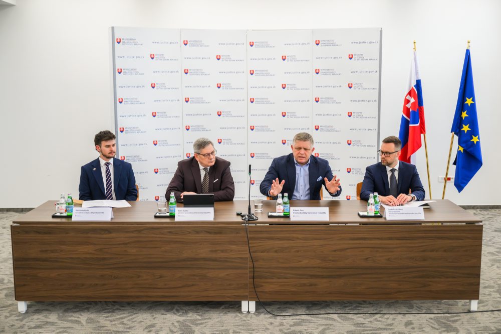 Premiér: SR ide pre zákaz dovozu ruského plynu podať žalobu na Súdny dvor