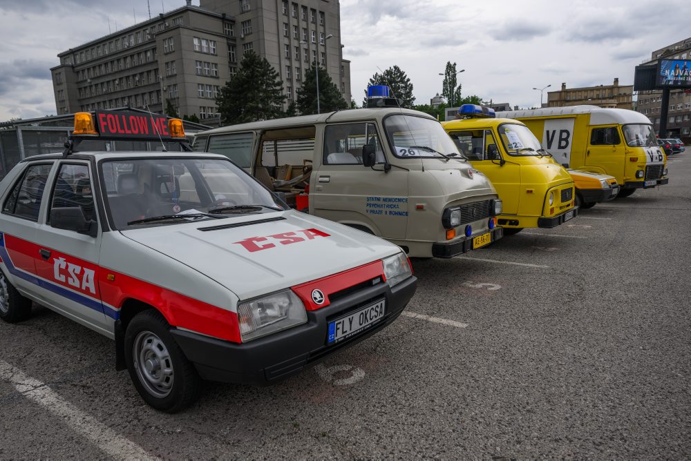 Zraz historických autobusov a úžitkových vozidiel 