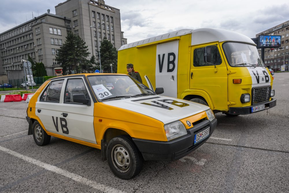 Zraz historických autobusov a úžitkových vozidiel 