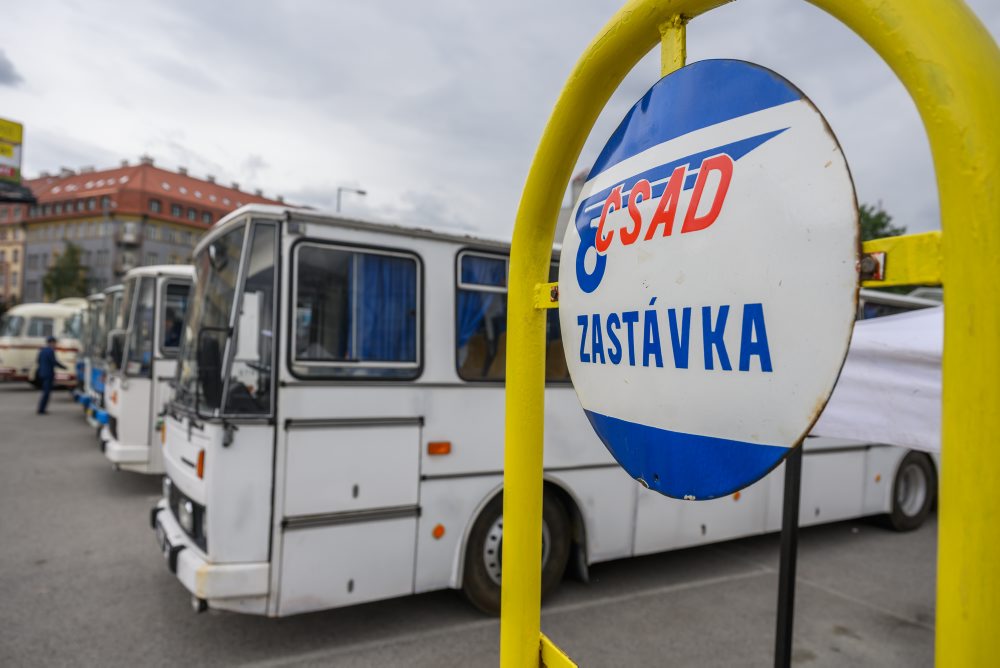 Zraz historických autobusov a úžitkových vozidiel 
