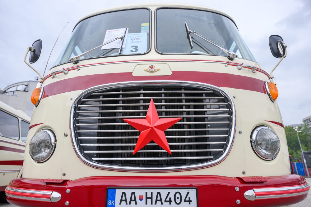 Zraz historických autobusov a úžitkových vozidiel 