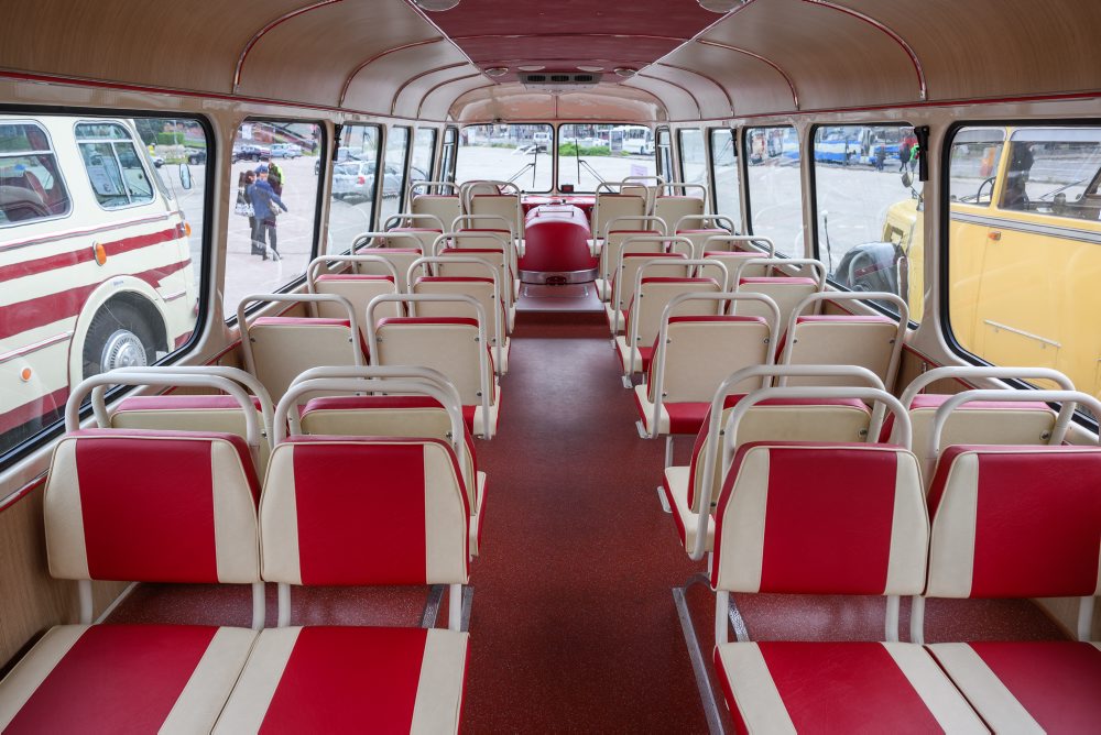 Zraz historických autobusov a úžitkových vozidiel 