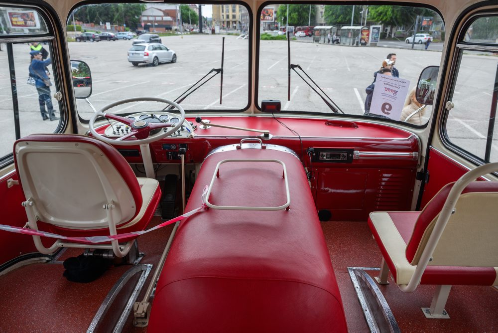 Zraz historických autobusov a úžitkových vozidiel 