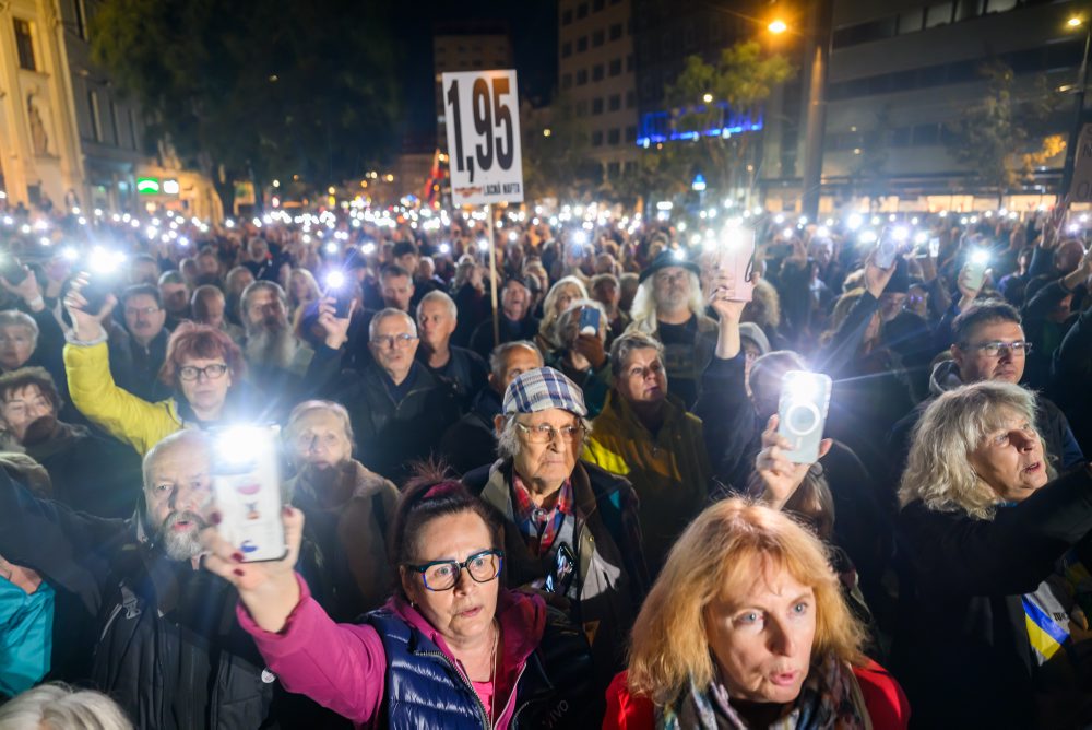 Verejné zhromaždenie opozičných strán v Bratislave 