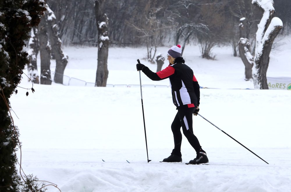 Bežkovanie na plážovom kúpalisku v Areáli zimných športov v Banskej Bystrici