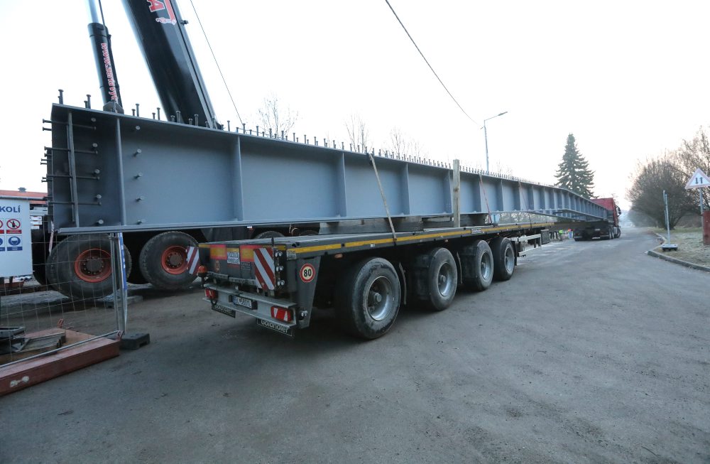 V Banskej Bystrici začali s prevozom a montážou mosta pri železničnej stanici