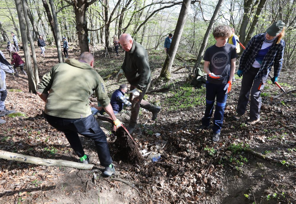 Dobrovoľníci26: Na záchranu banských jarkov už odpracovali desiatky brigád