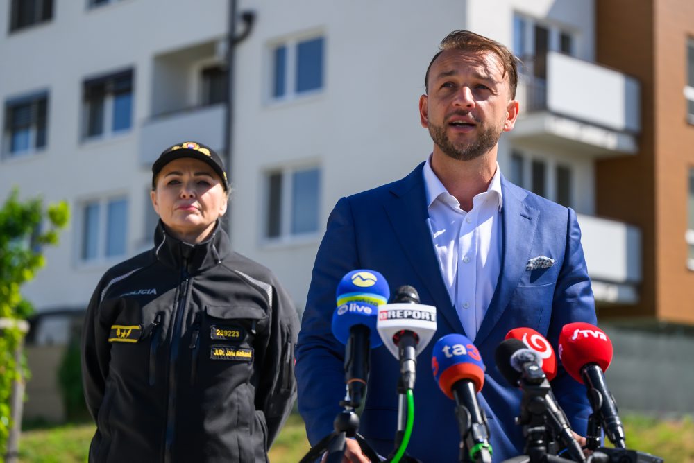 M.Šutaj Eštok odovzdal v Ivanke pri Dunaji nájomné byty pre policajtov a hasičov