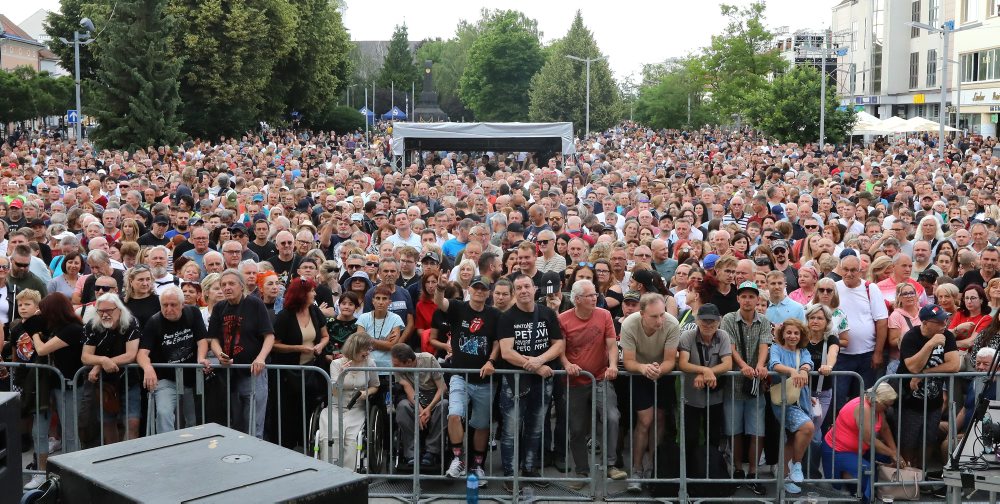 Koncertné vystúpenie škótskej skupiny Nazareth na Námestí SNP vo Zvolene