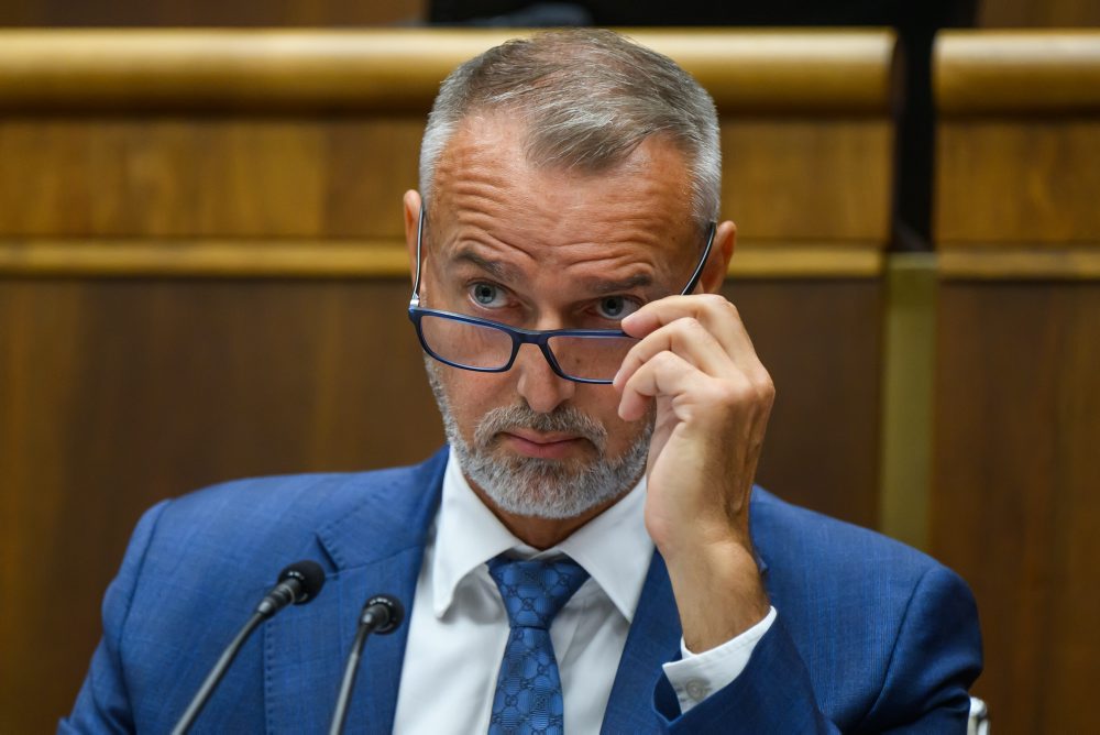 Poslanci začali rokovať o návrhu na vyslovenie dôvery vláde