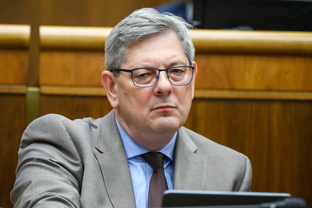 Poslanci začali rokovať o návrhu na vyslovenie dôvery vláde