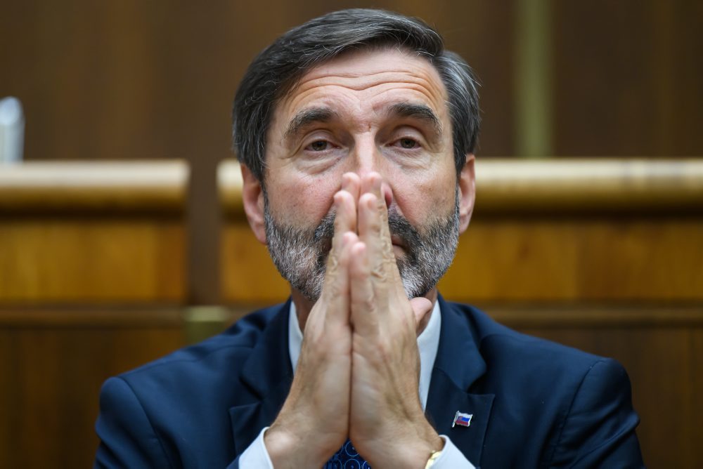 Poslanci začali rokovať o návrhu na vyslovenie dôvery vláde