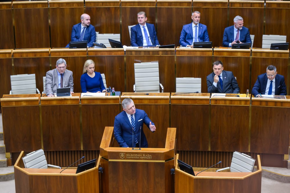Poslanci začali rokovať o návrhu na vyslovenie dôvery vláde