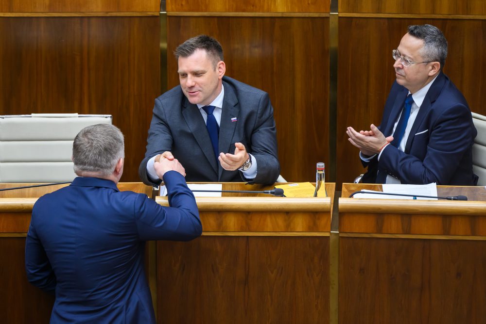 Poslanci začali rokovať o návrhu na vyslovenie dôvery vláde