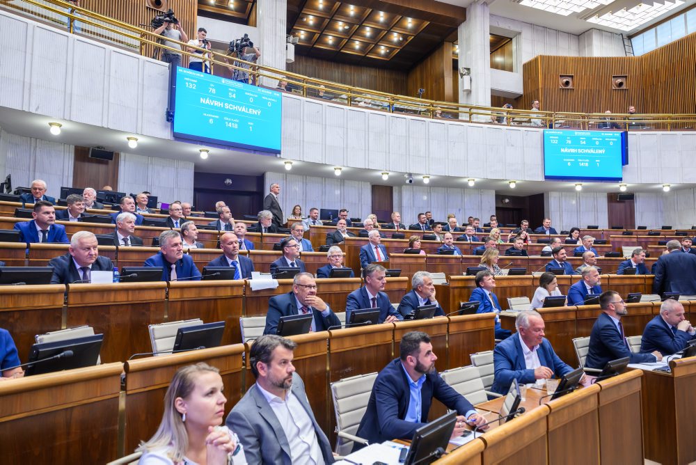 NRSR: Parlament vyslovil vláde dôveru, podporilo ju 78 poslancov