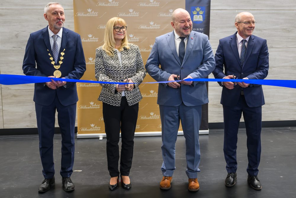 Slávnostné otvorenie novej telocvične v obci Miloslavov, časť Alžbetin dvor