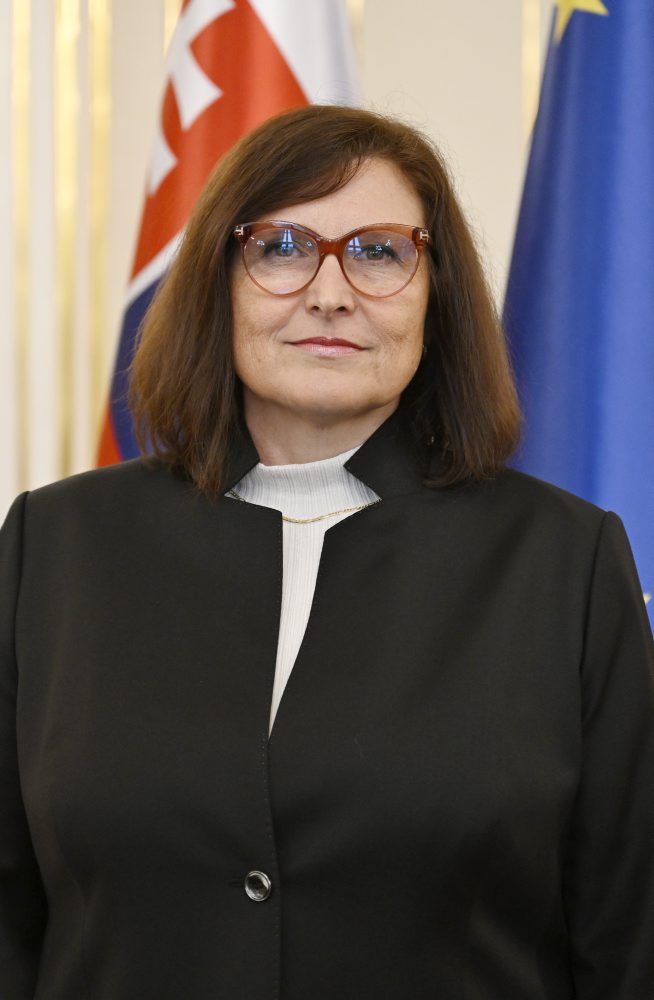 Prezident odovzdal poverovacie listiny šiestim novým veľvyslancom SR